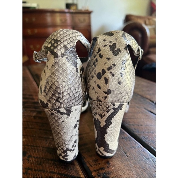 Madden Girls snake skin print women’s block heel size 7 - Picture 6 of 12